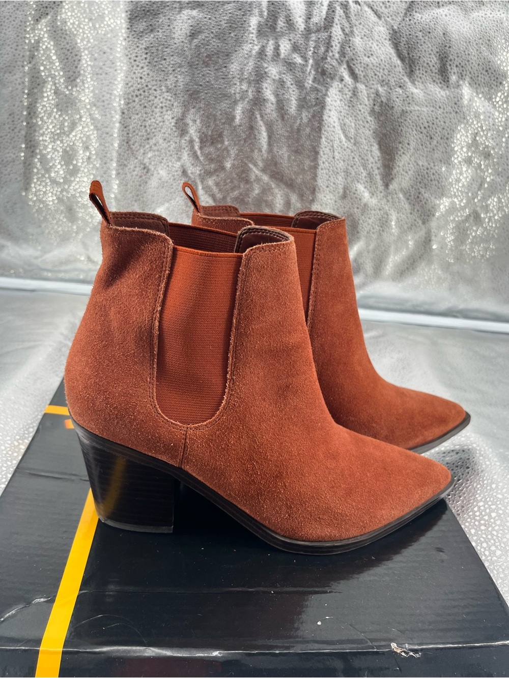 Nine West Wyllis Suede Pointed Toe Chelsea Block Heel Ankle Boots Cognac Rust 7M